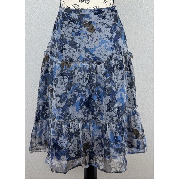 Burberry London Blue Floral print Teird Knee Length Skirt, size 8 US - Picture 6 of 12